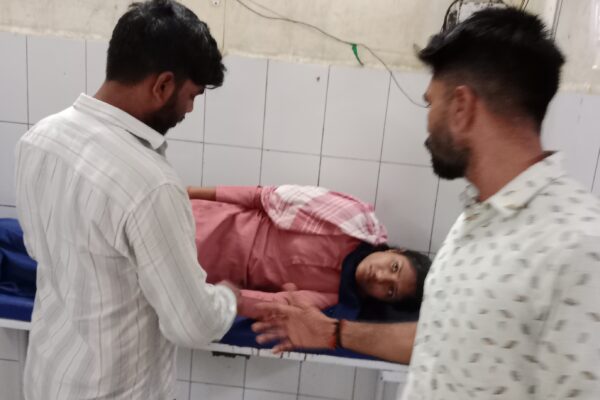 बलिया में बड़ा सड़क हादसा: स्कूल बस और ट्रक की टक्कर में कई छात्र गंभीर रूप से घायल, एक को BHU रेफर किया गया Accident