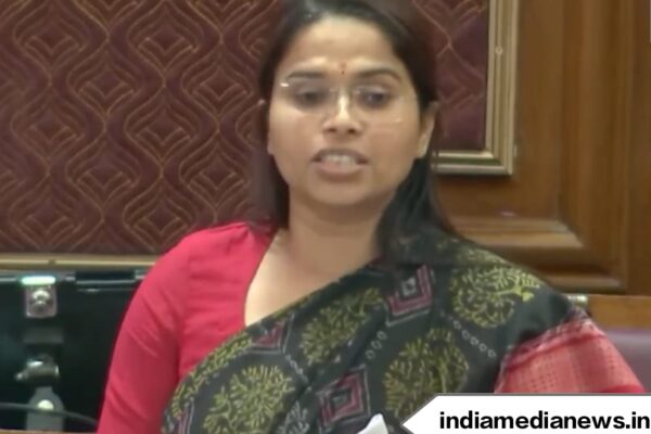 विधानसभा में योगी की सराहना, अखिलेश ने पूजा पाल को दी सज़ा, जाने क्या है पूरा मामला
