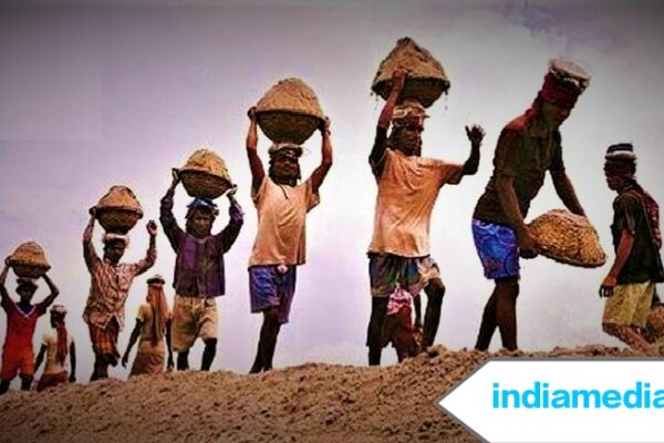 मजदूरों के लिए बड़ी राहत: न्यूनतम मजदूरी दरों में बढ़ोतरी, लाखों मजदूरों को मिलेगा इसका लाभ, जाने क्या है नया नियम Big relief for workers: Minimum wage rates increased, millions of workers will get its benefit, know what is the new rule