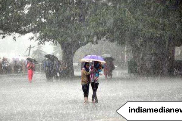 UP Weather Update: 20 जिलों में भारी बारिश का अलर्ट, आज से बदल सकता है मौसम का मिजाज