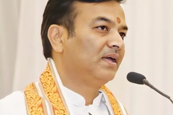 पूर्व मंत्री आनंद स्वरूप शुक्ल का सीधा हमला – बलिया के अधिकारी बाढ़ राहत में कर रहे घोर लापरवाही, पीड़ित गांव भूखे-प्यासे तड़प रहे